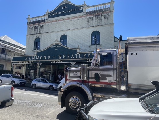 Bellingen, Hyde St. - We like speeding trucks and parking, parking and parking...